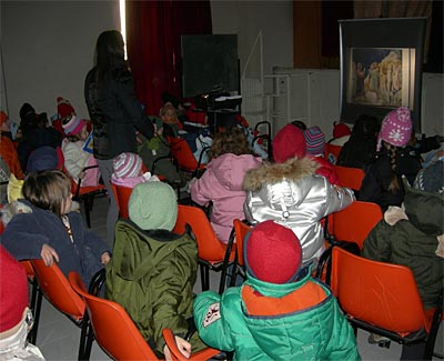 Proiezione delle daipositive al teatrino